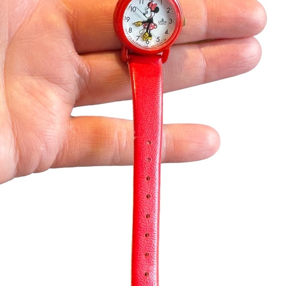 Vintsge LORUS Minnie mouse licenced Disney watch red strap - Picture 3 of 5
